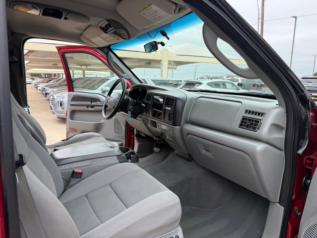 Used 2005 Ford Excursion XLT AWD/4WD image 16