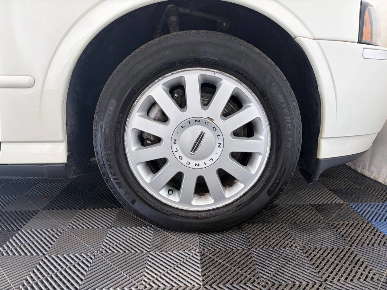 Used 2005 Lincoln LS RWD image 23