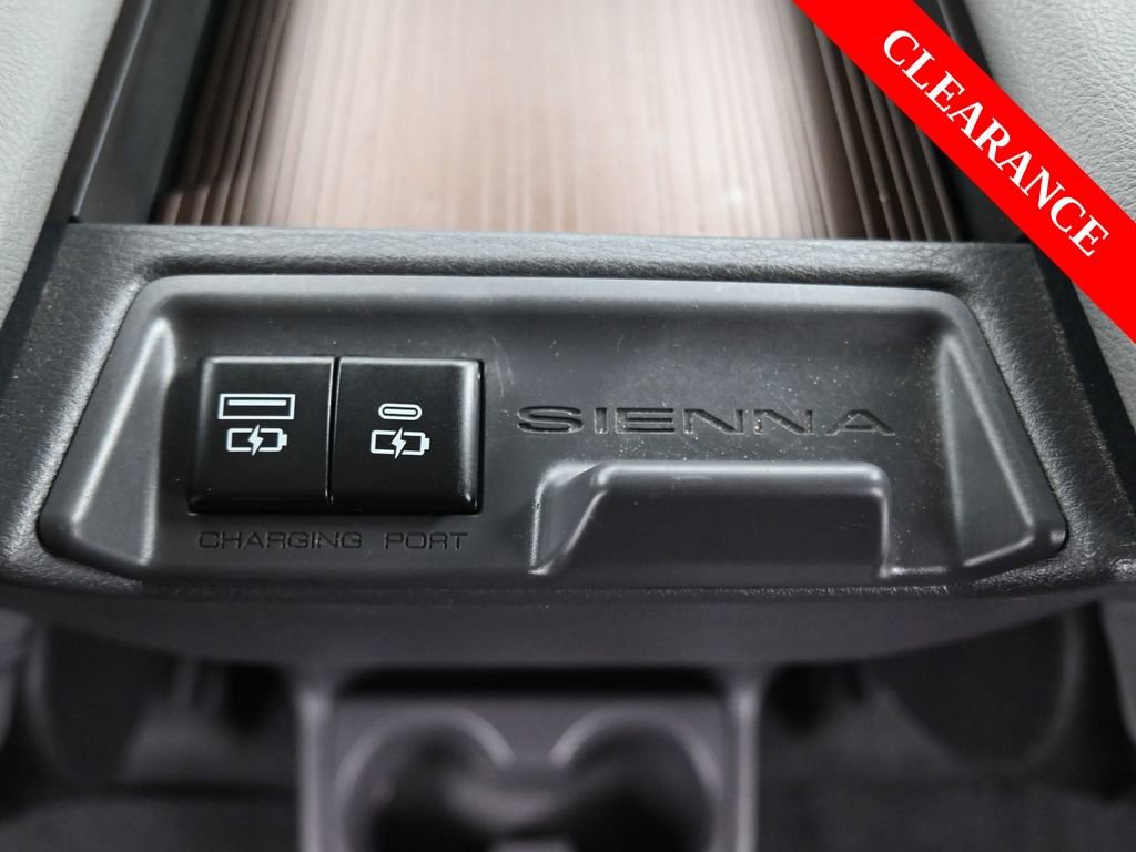 Used 2022 Toyota Sienna XLE image 37