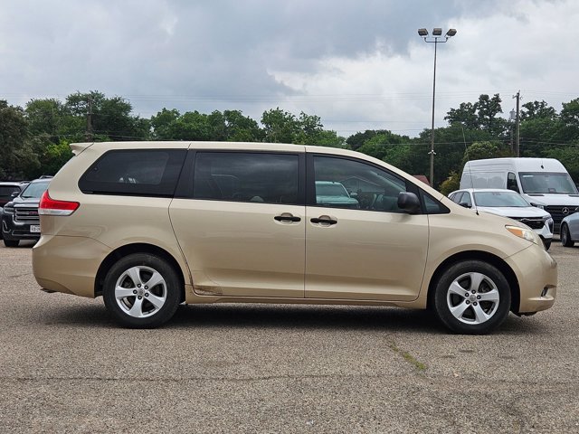 Used 2012 Toyota Sienna FWD image 4