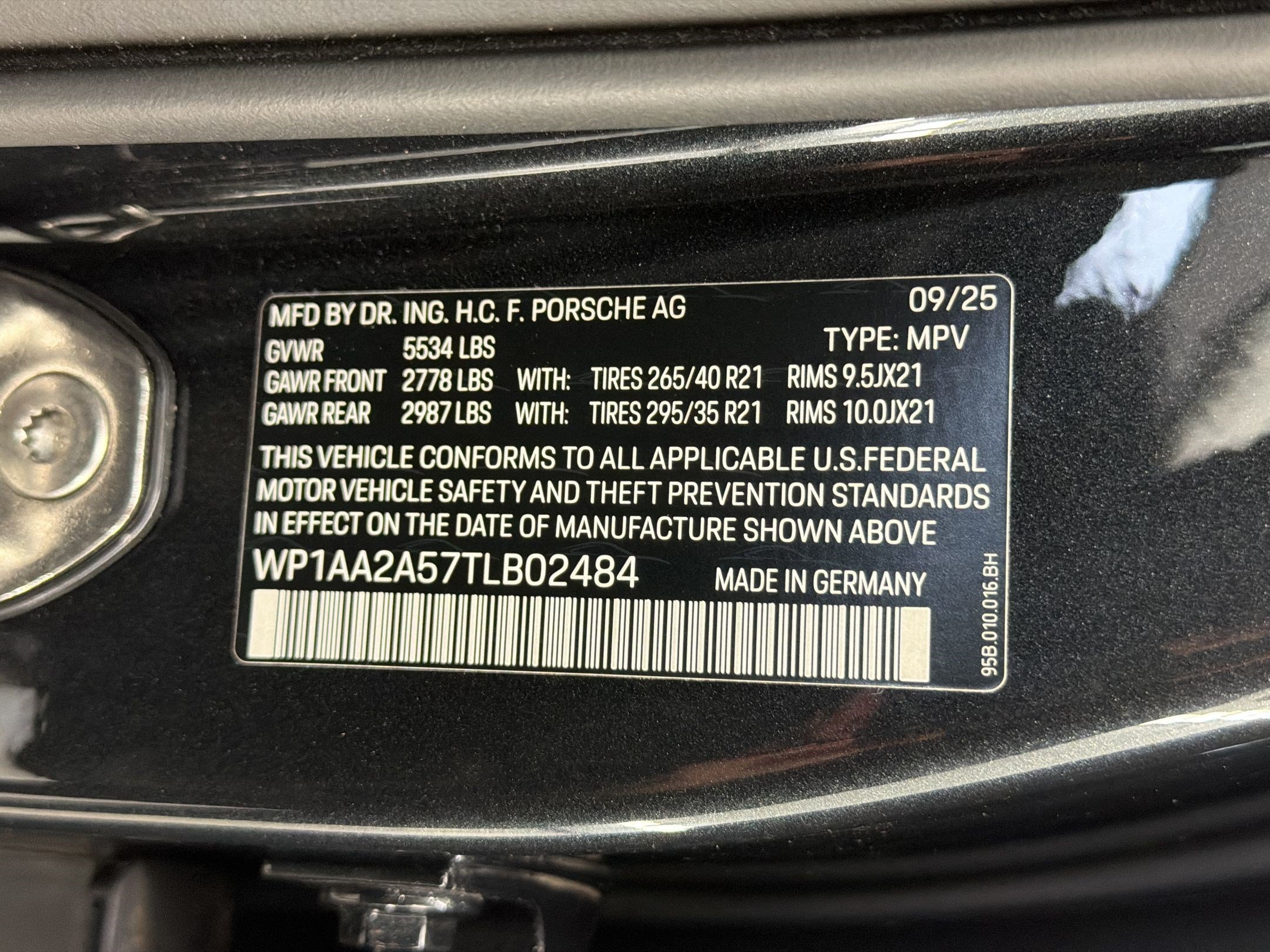 Used 2026 Porsche Macan AWD/4WD image 25