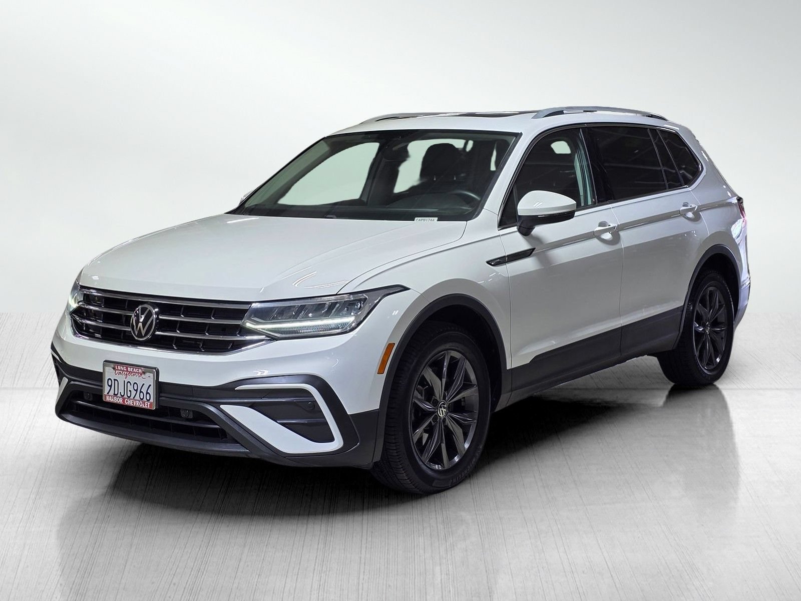 Used 2022 Volkswagen Tiguan SE FWD image 3