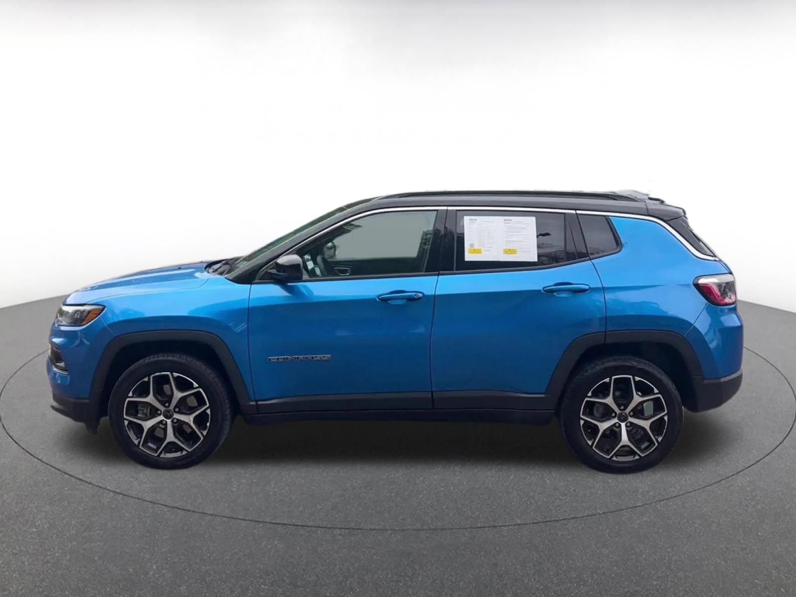 Used 2025 Jeep Compass Limited AWD/4WD image 9