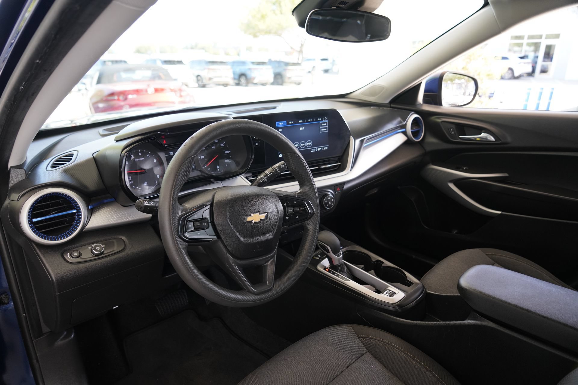 Used 2024 Chevrolet Trax LS w/ LS Convenience Package FWD image 8