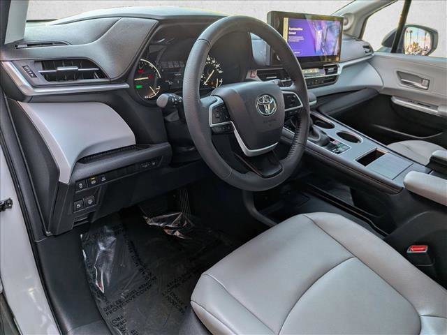 Used 2025 Toyota Sienna XLE w/ XLE Plus Package image 10