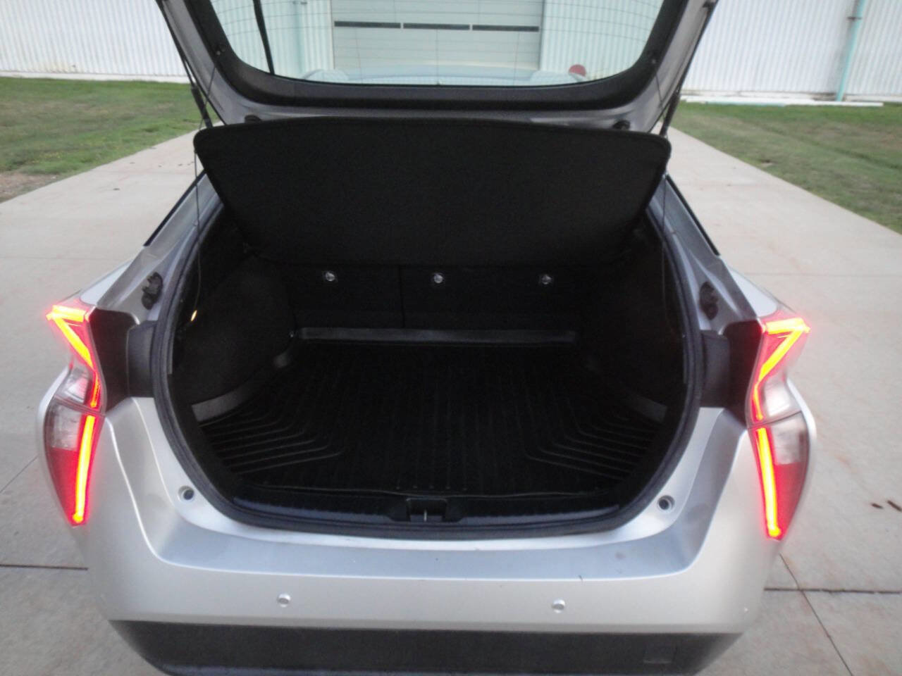 Used 2018 Toyota Prius Two w/ Prius Two Safety Plus Package image 25