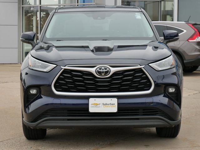 Used 2020 Toyota Highlander LE image 2