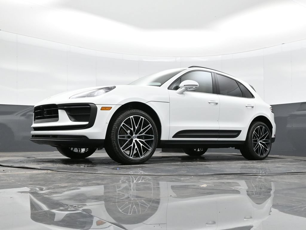 Certified 2026 Porsche Macan AWD/4WD image 34