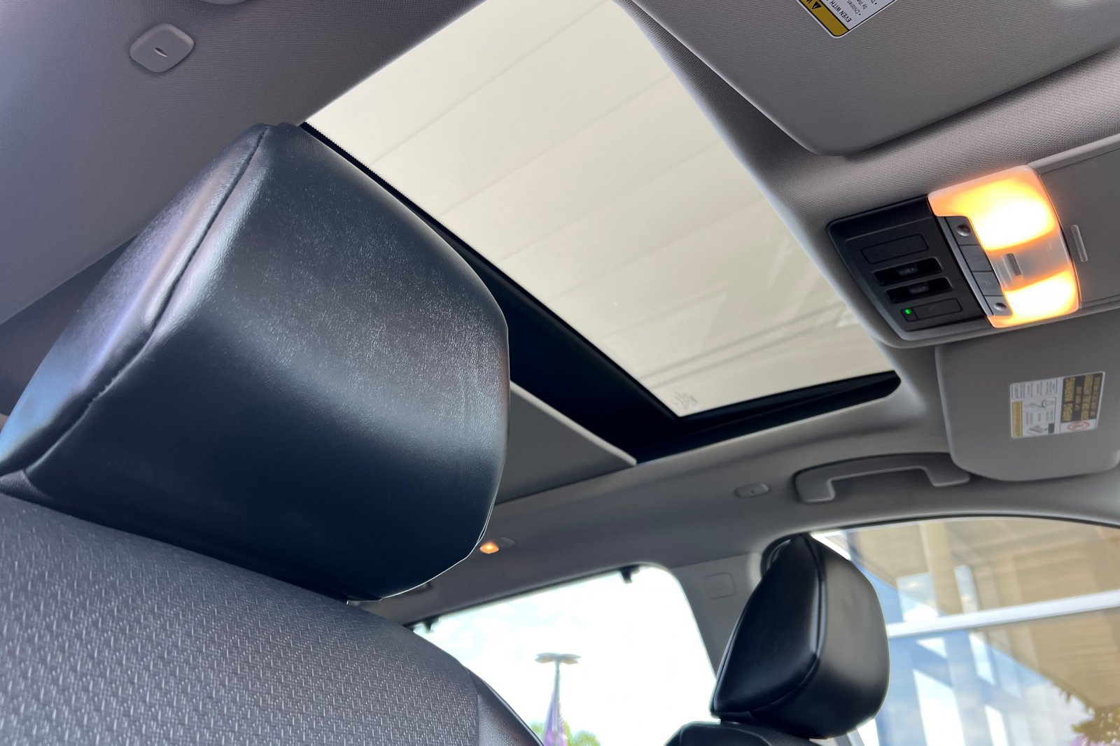 Used 2023 Nissan Rogue SV w/ SV Premium B Package image 18