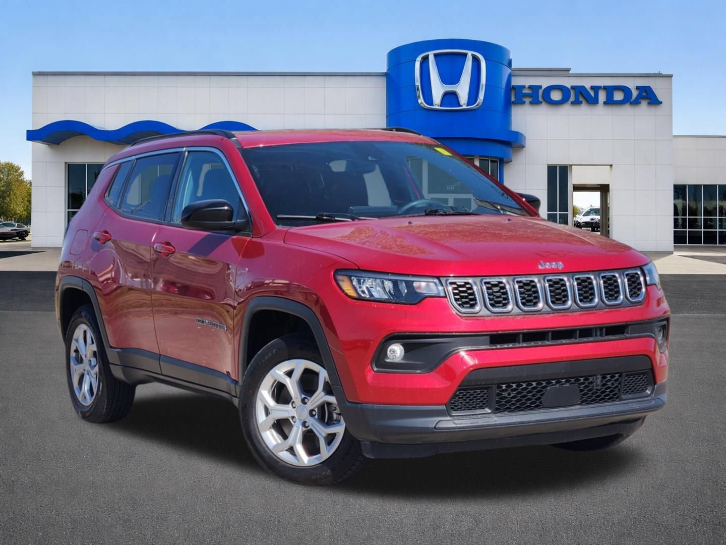 Used 2024 Jeep Compass Latitude AWD/4WD image 1