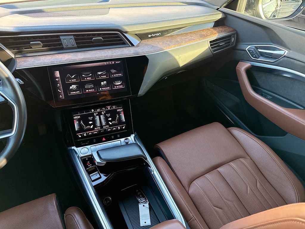 Used 2019 Audi e-tron Prestige w/ Prestige Package image 31