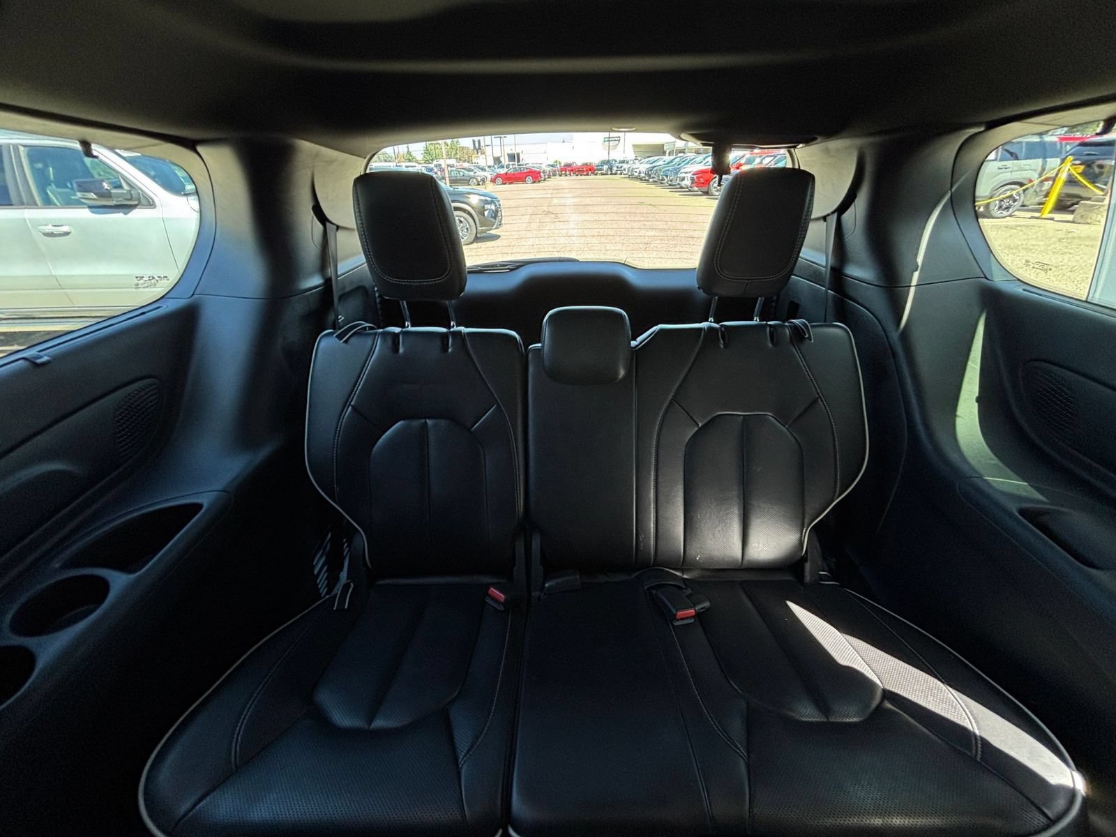 Used 2025 Chrysler Pacifica Limited FWD image 32
