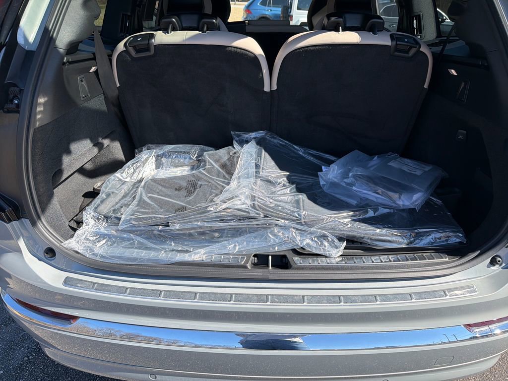 Used 2026 Volvo XC90 B6 Plus w/ Protection Package Premier image 27