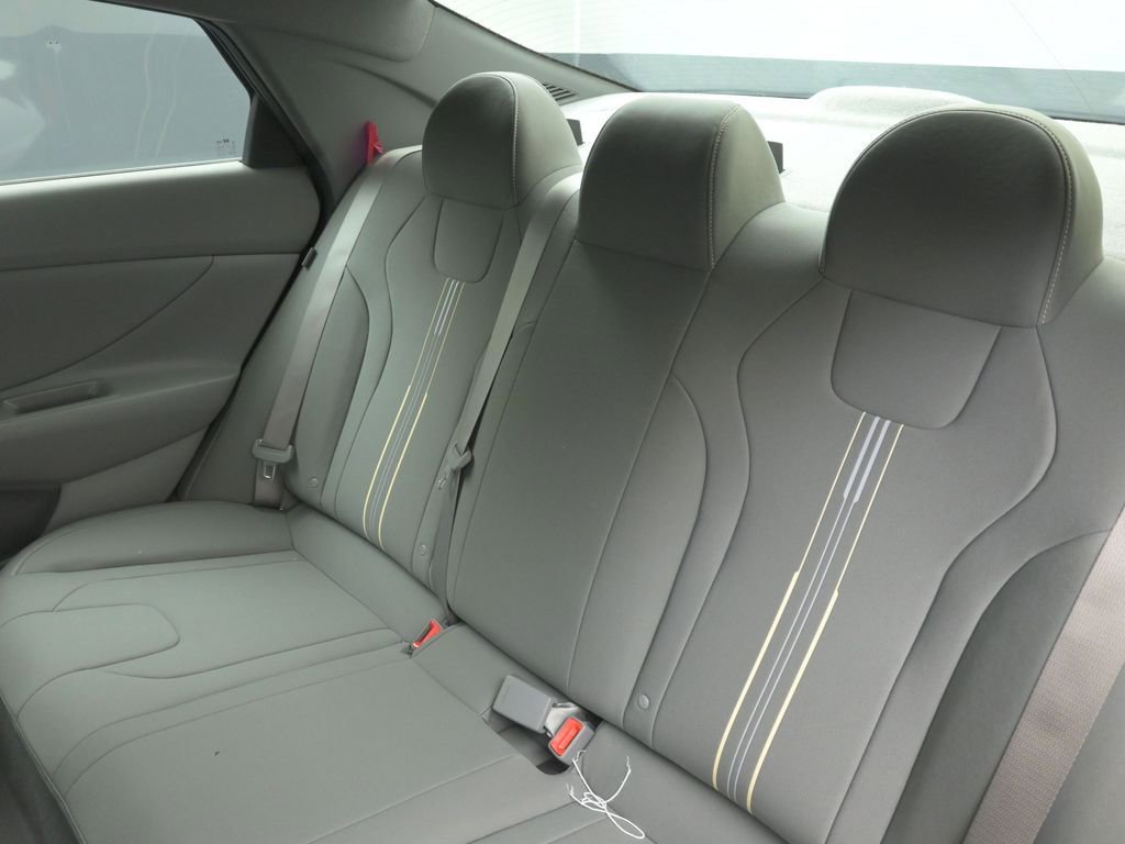 Certified 2025 Hyundai Elantra Sport FWD image 20