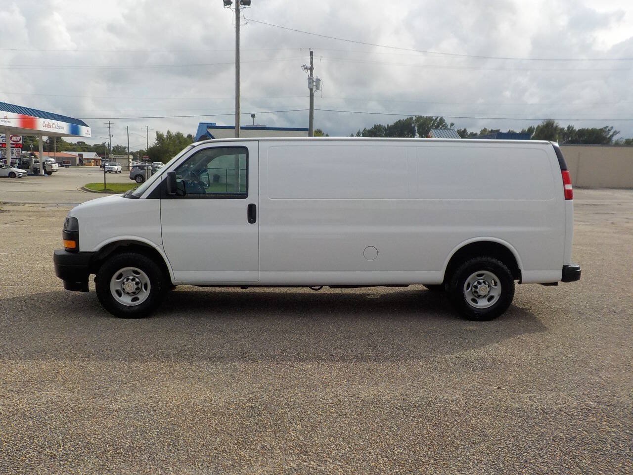Used 2020 Chevrolet Express 2500 Extended w/ Enhanced Convenience Package RWD image 2