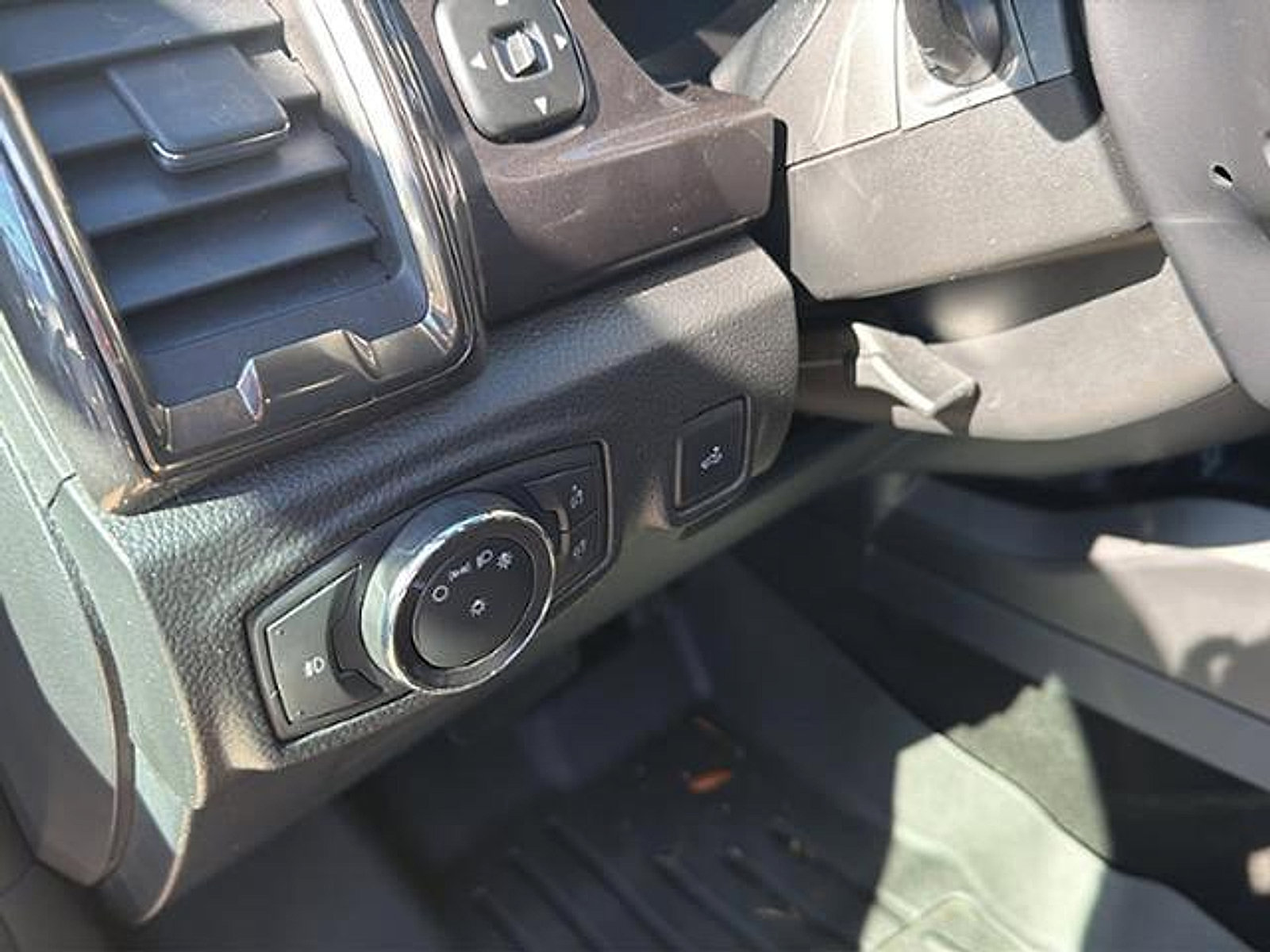 Used 2020 Ford Ranger Lariat w/ Trailer Tow Package image 17