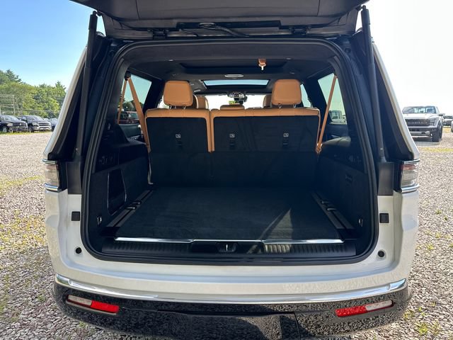 Used 2025 Jeep Grand Wagoneer L Series III w/ Rear Seat Video Group 1 AWD/4WD image 13