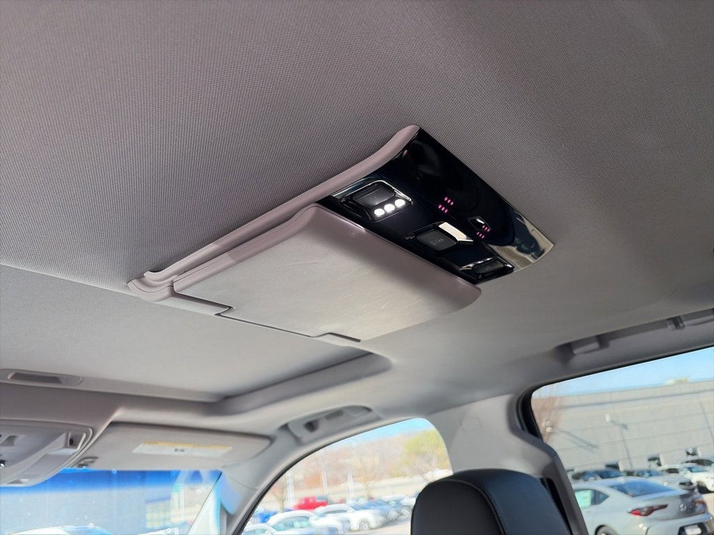 Used 2019 GMC Yukon Denali w/ Denali Ultimate Package image 11