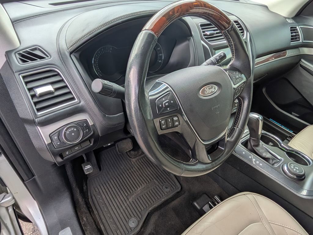Used 2016 Ford Explorer Platinum AWD/4WD image 11