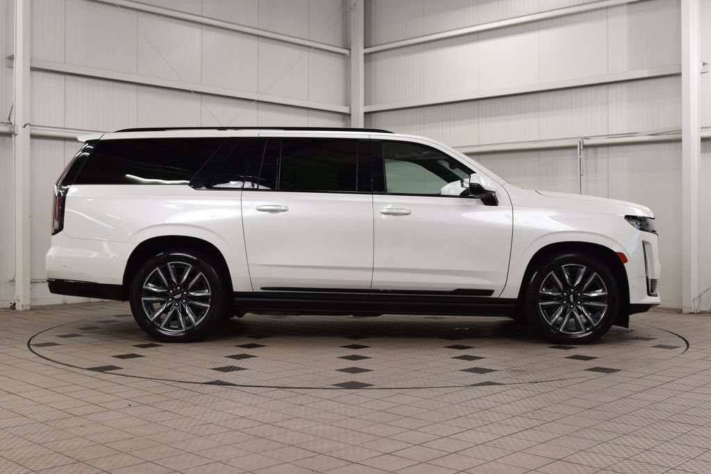 Used 2023 Cadillac Escalade ESV Sport Platinum AWD/4WD image 9
