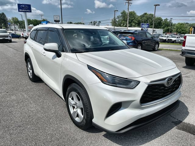 Used 2021 Toyota Highlander L FWD image 11