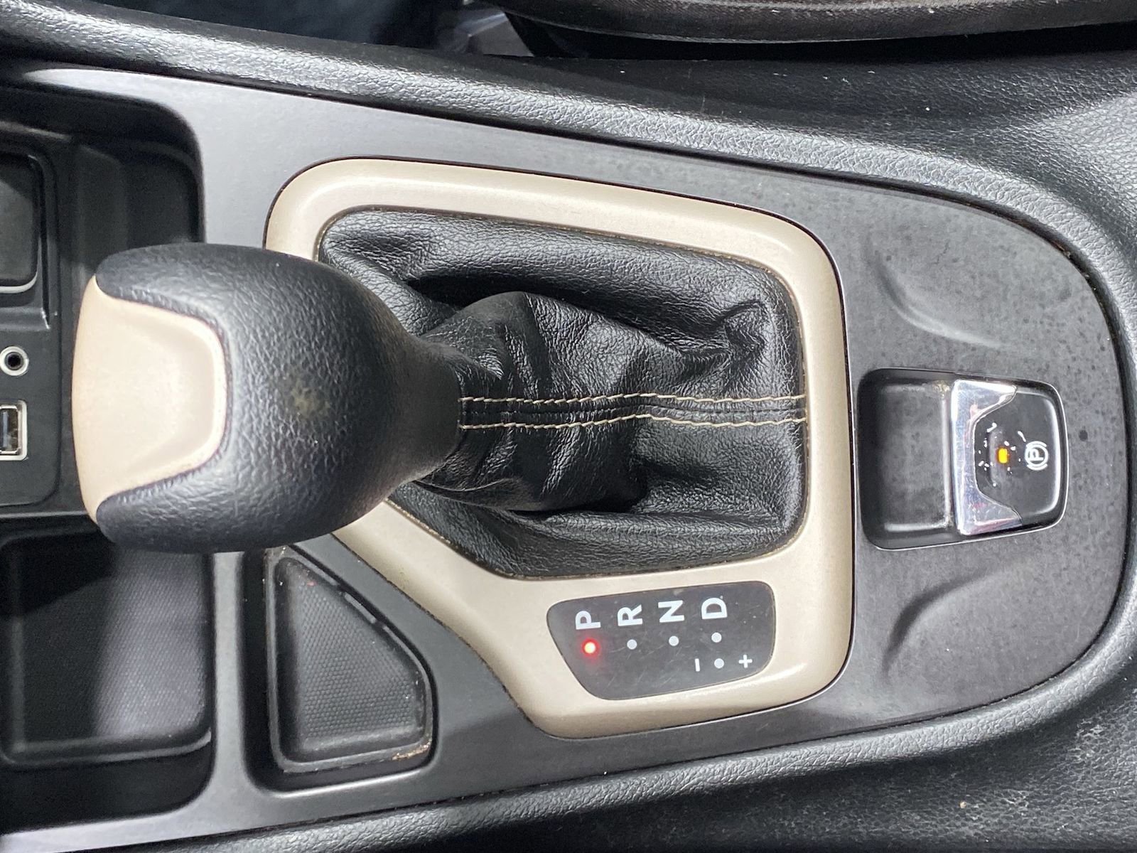 Used 2015 Jeep Cherokee Latitude image 19