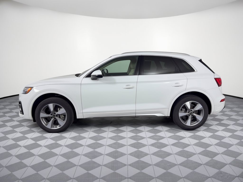 Certified 2024 Audi Q5 2.0T Premium w/ Convenience Package AWD/4WD image 2