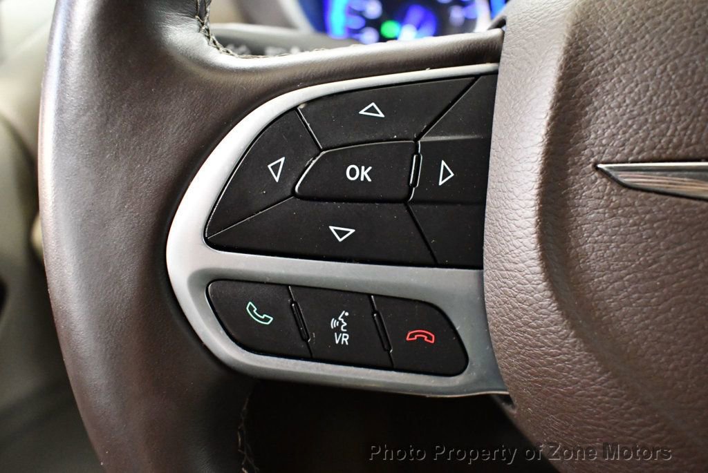 Used 2017 Chrysler Pacifica Touring-L image 33