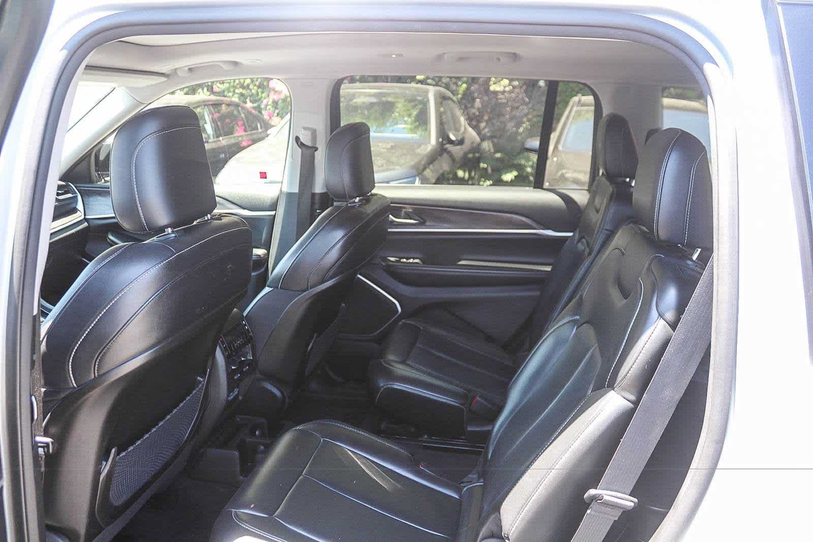 Used 2022 Jeep Grand Cherokee L Limited RWD image 17