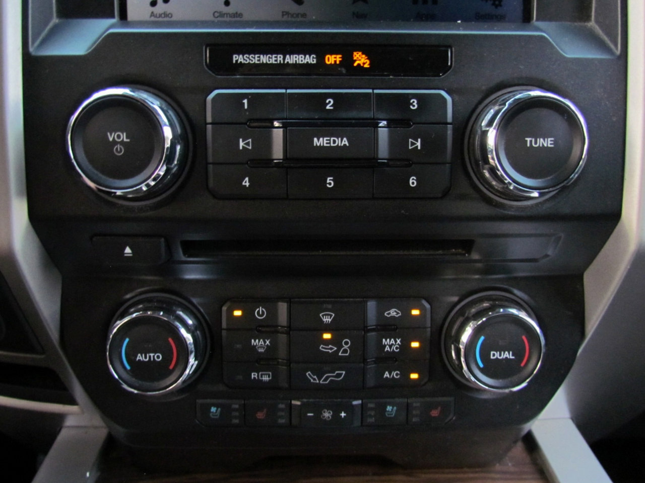 Used 2018 Ford F150 Lariat image 37