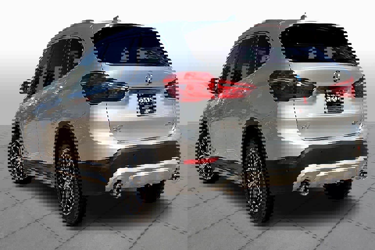 Used 2021 BMW X1 xDrive28i w/ Convenience Package image 9