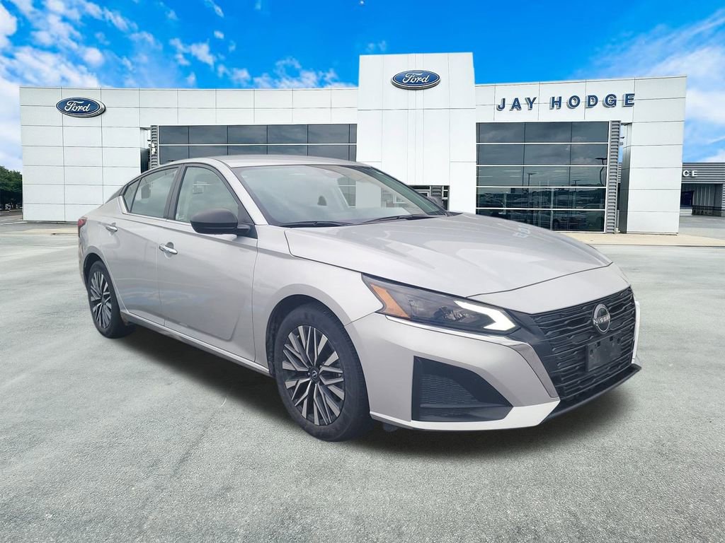 Used 2024 Nissan Altima 2.5 SV