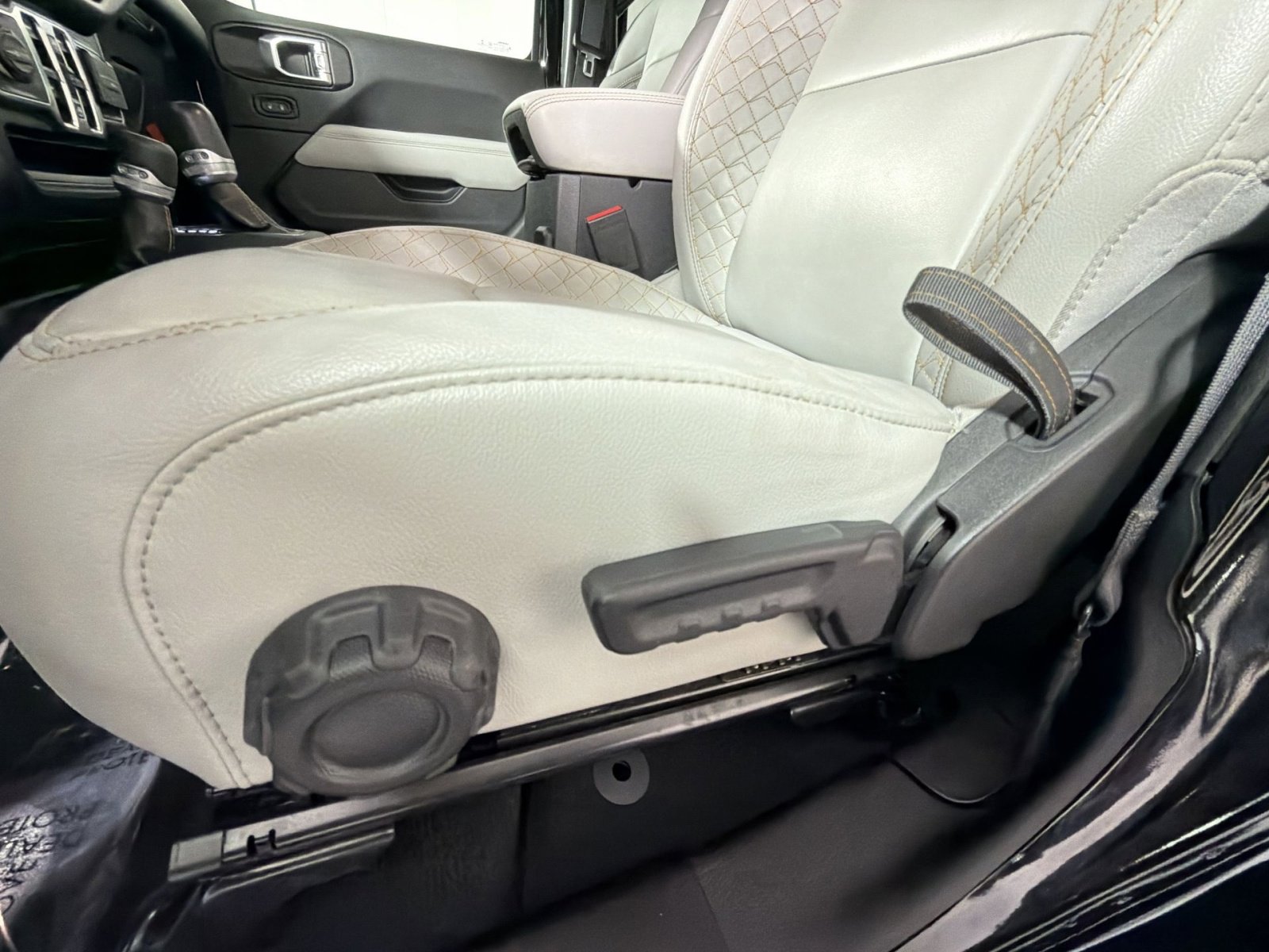 Used 2021 Jeep Wrangler Unlimited Sahara image 14