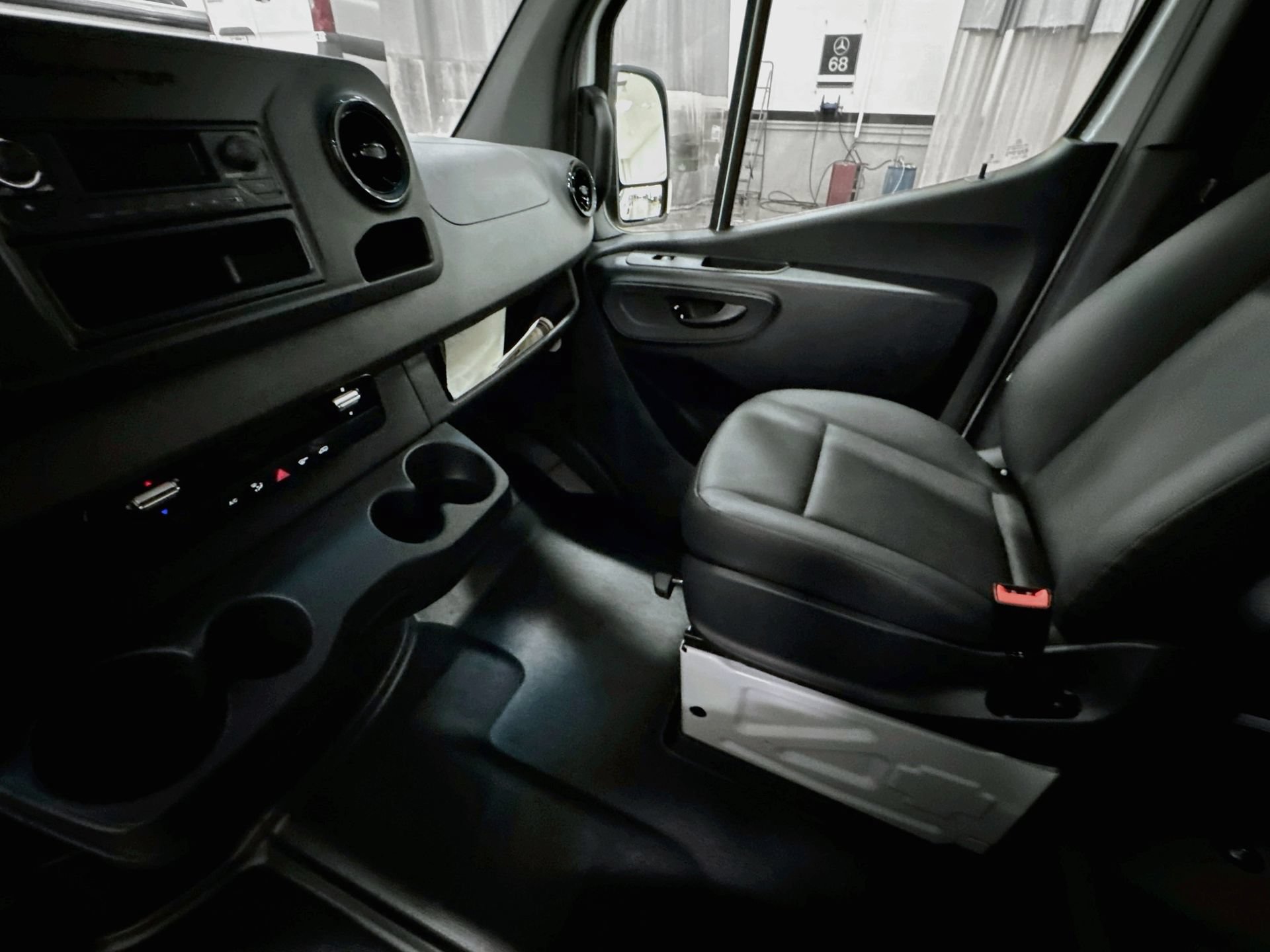 Used 2025 Mercedes-Benz Sprinter 2500 image 23