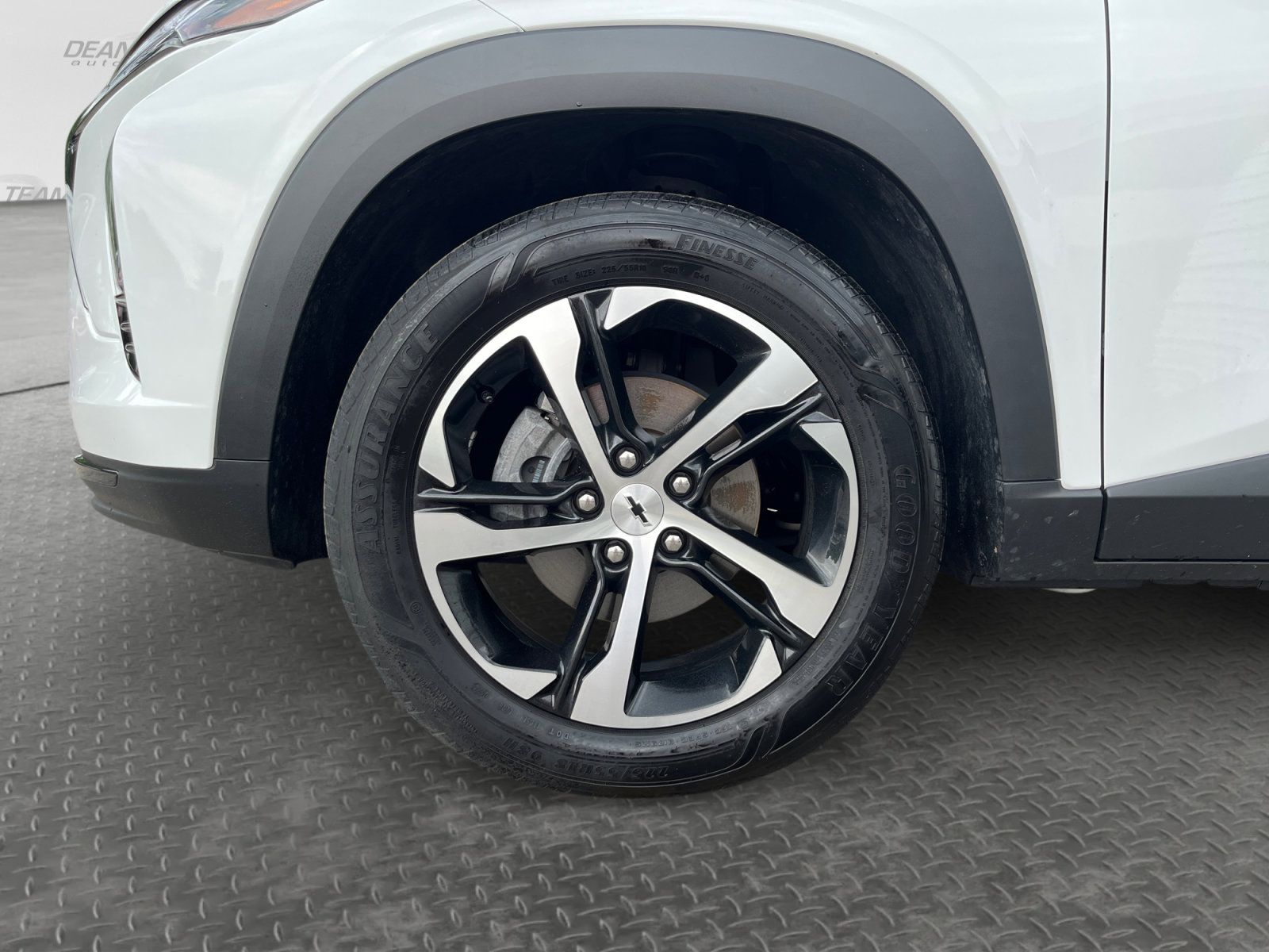 Used 2025 Chevrolet Trax RS FWD image 14