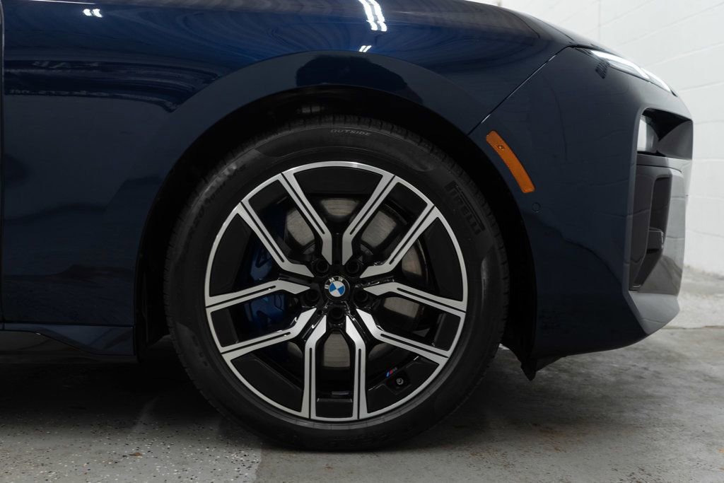 Used 2025 BMW 760i xDrive image 41