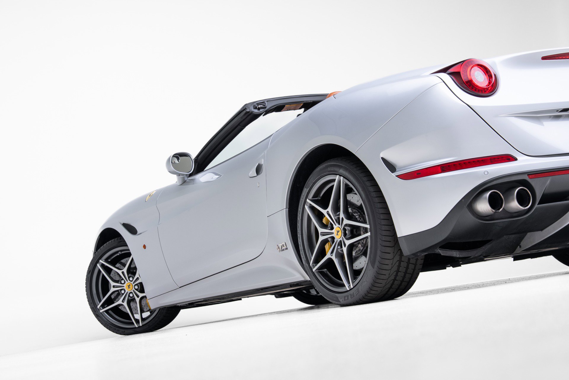 Used 2016 Ferrari California T image 21