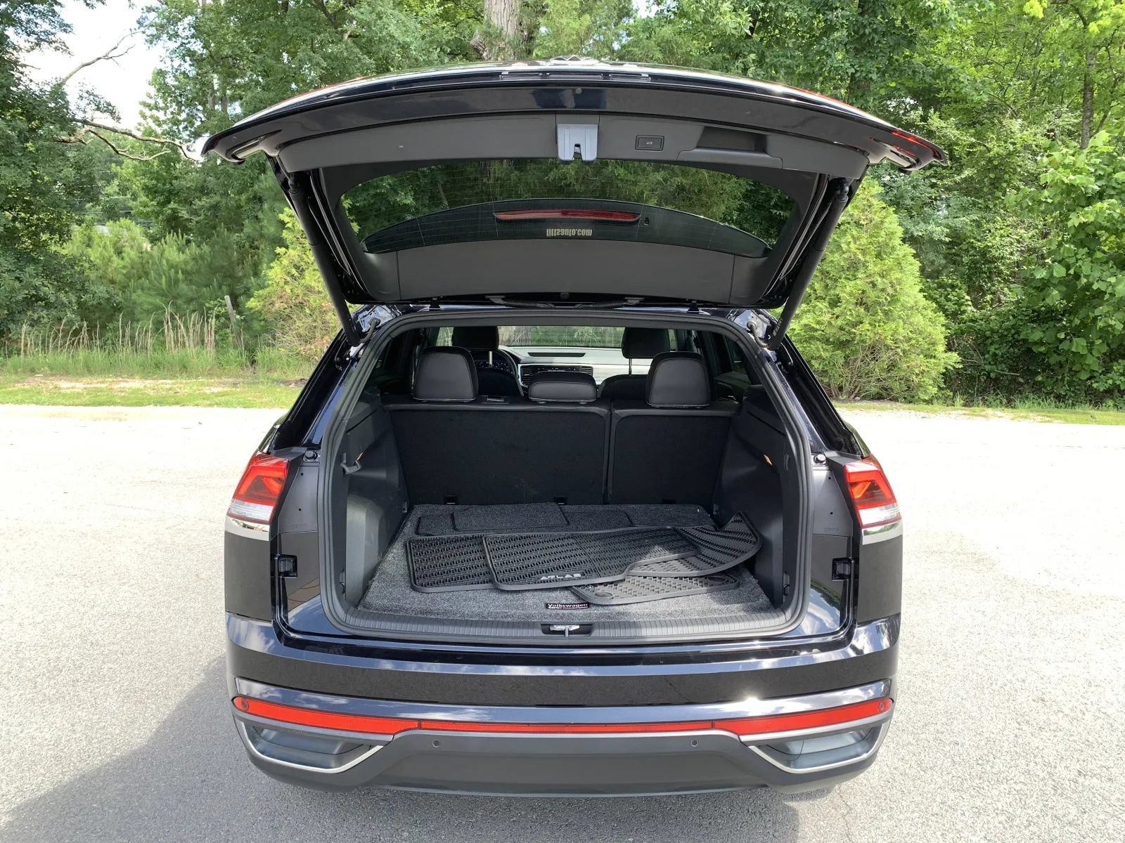 Used 2023 Volkswagen Atlas Cross Sport SE FWD image 9