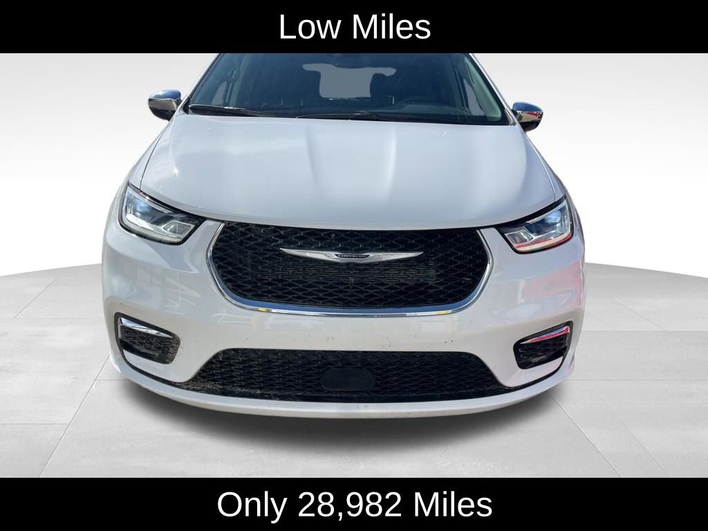 Used 2023 Chrysler Pacifica Limited image 2