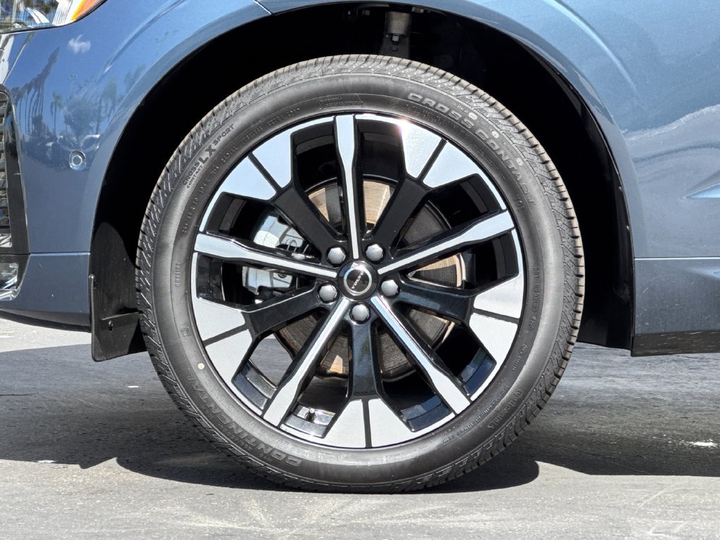 Certified 2026 Volvo XC60 B5 Plus AWD/4WD image 25