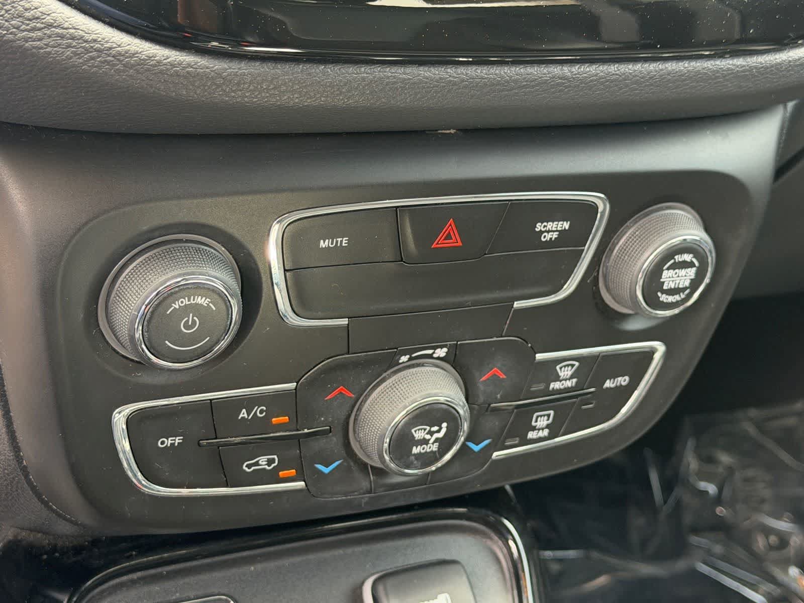 Used 2021 Jeep Compass Latitude w/ Sun and Sound Group FWD image 27