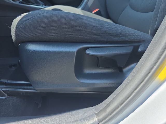 Used 2022 Toyota Corolla Cross LE AWD/4WD image 25
