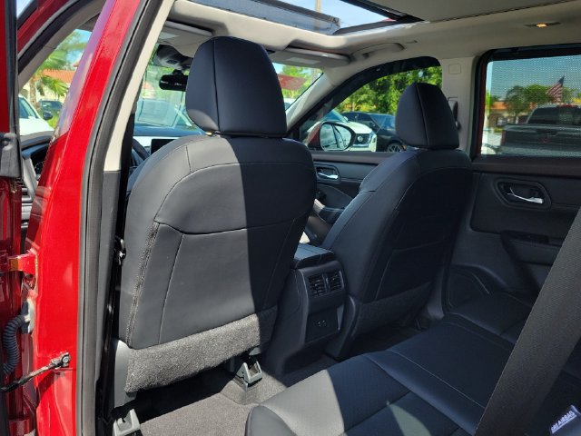 Used 2023 Nissan Rogue SV w/ SV Premium B Package FWD image 12