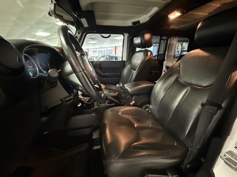 Used 2015 Jeep Wrangler Unlimited Sahara AWD/4WD image 11