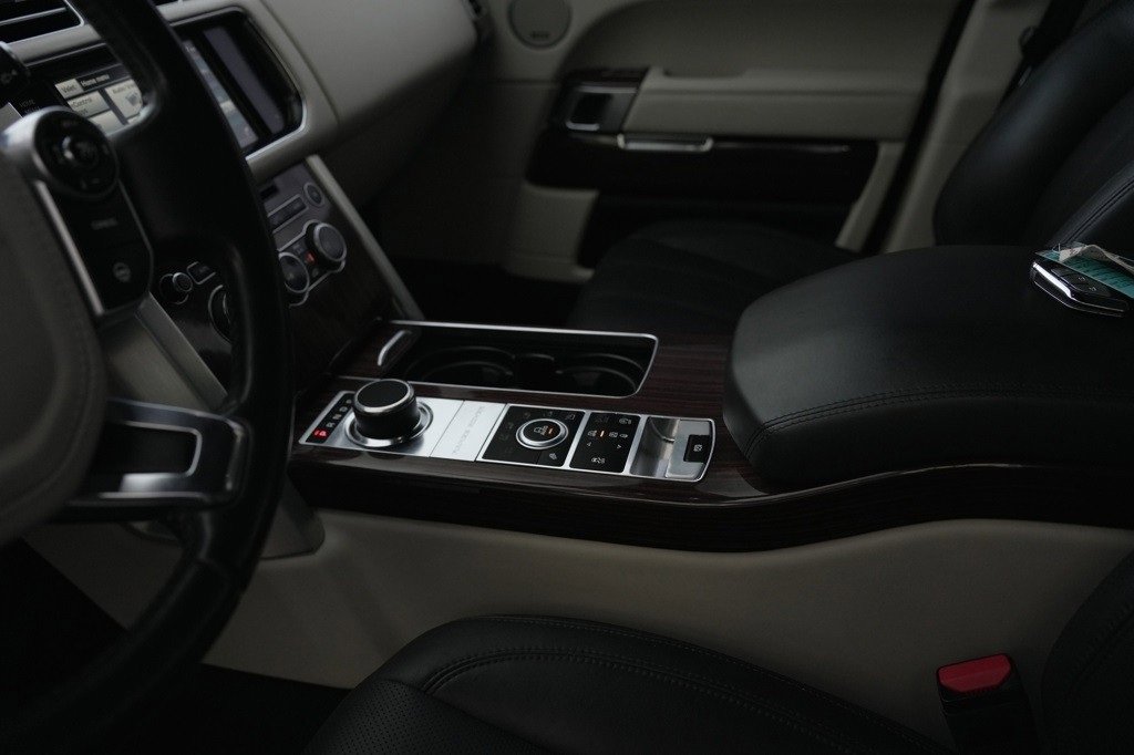 Used 2015 Land Rover Range Rover Supercharged image 15