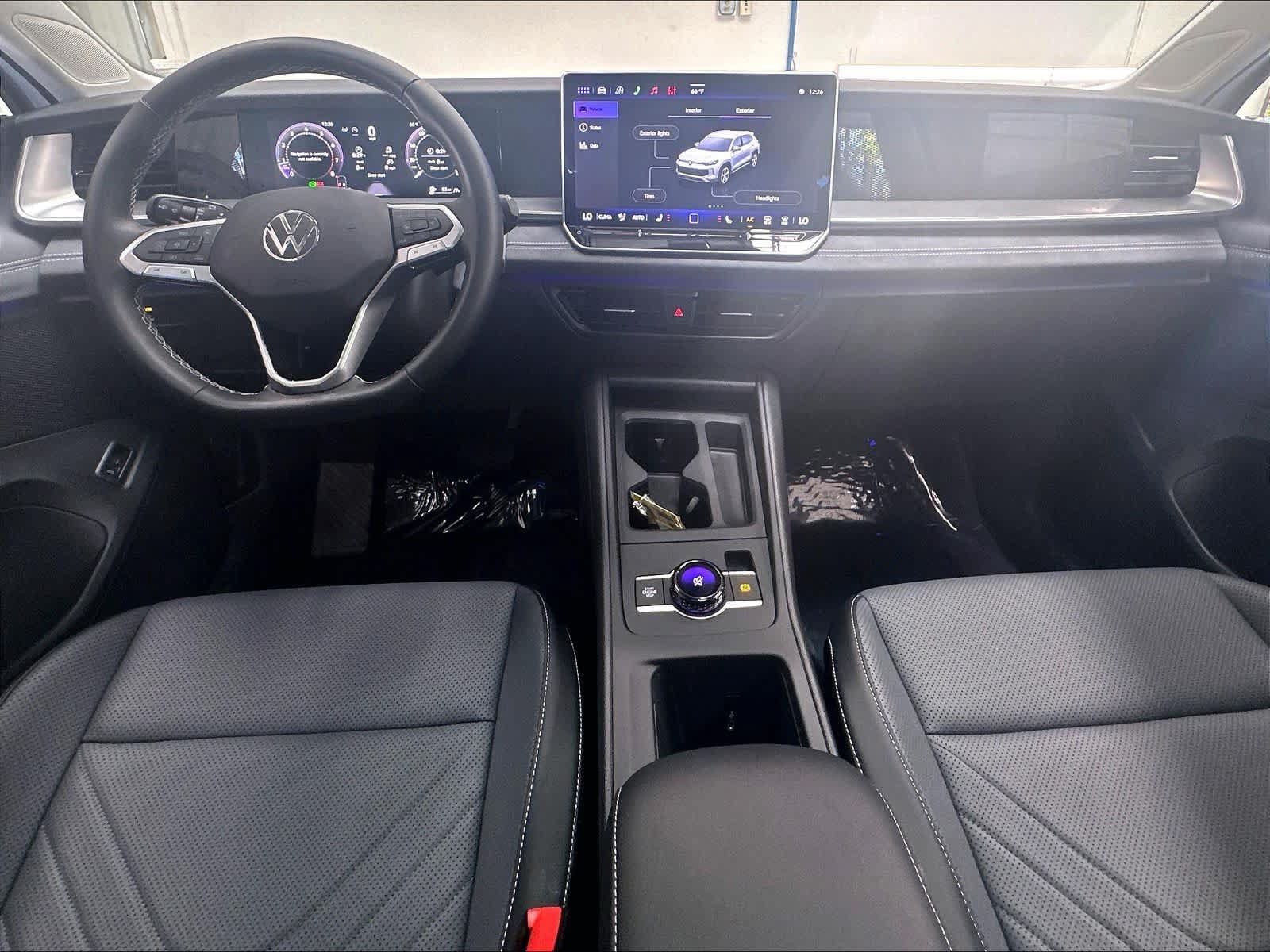 Used 2026 Volkswagen Tiguan SE w/ Panoramic Sunroof Package AWD/4WD image 10