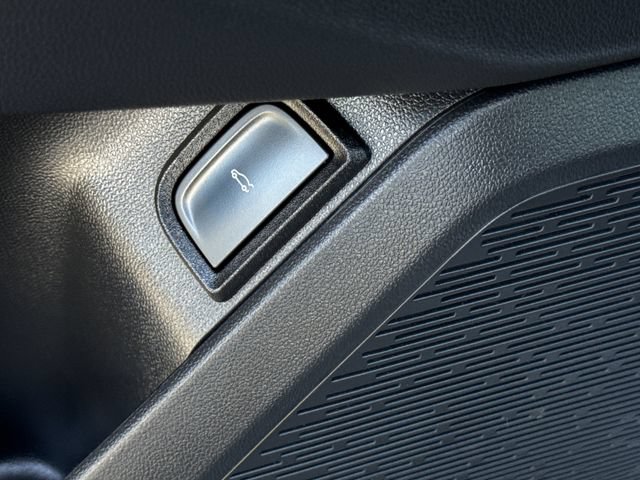 Used 2025 Chevrolet Equinox LT w/ Convenience Package II FWD image 38