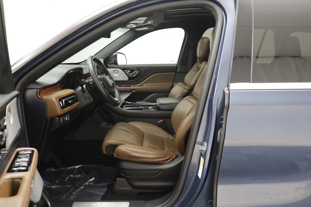 Used 2020 Lincoln Aviator Reserve w/ Equipment Group 201A image 5