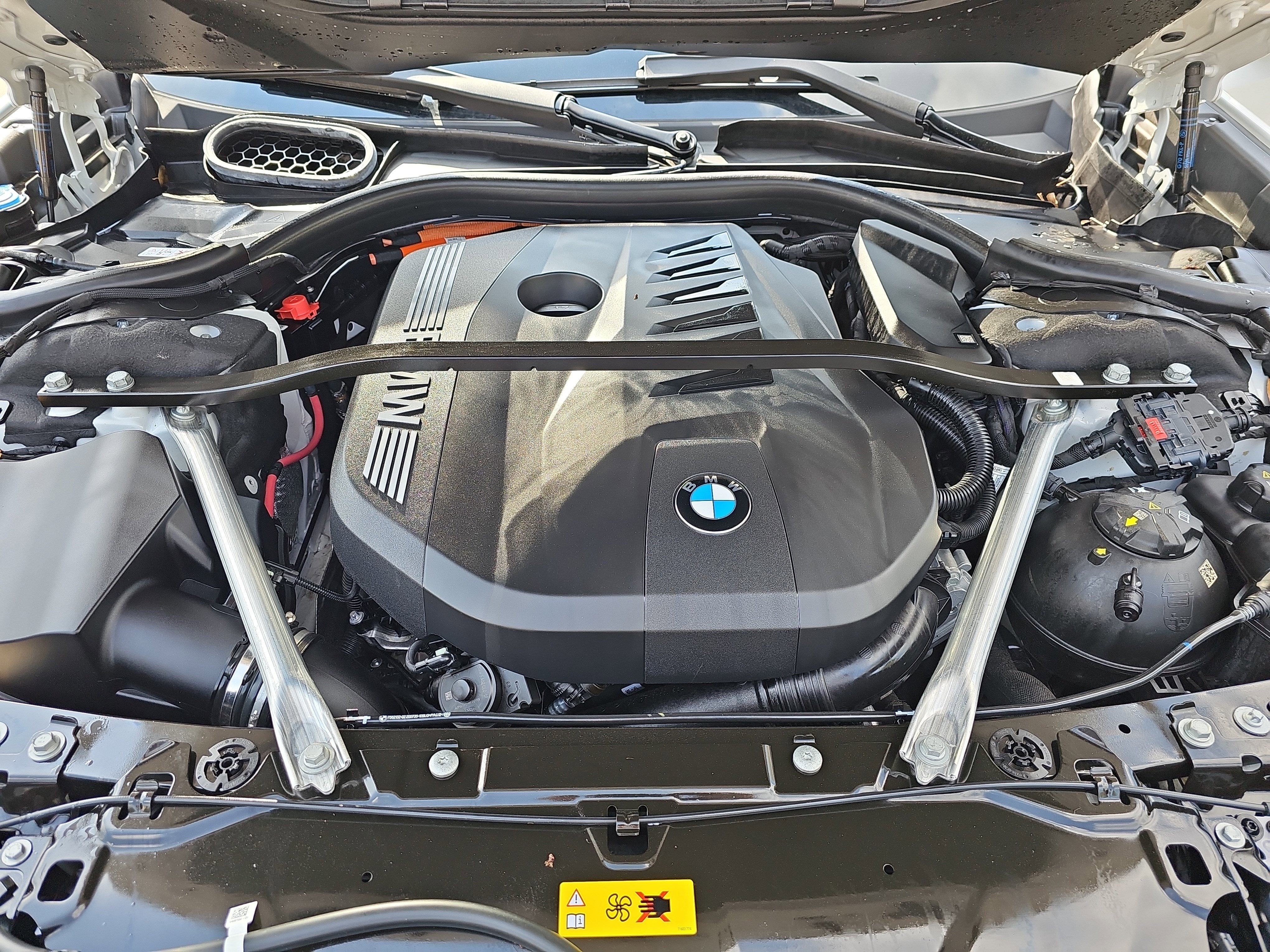 Certified 2025 BMW 750e xDrive image 33