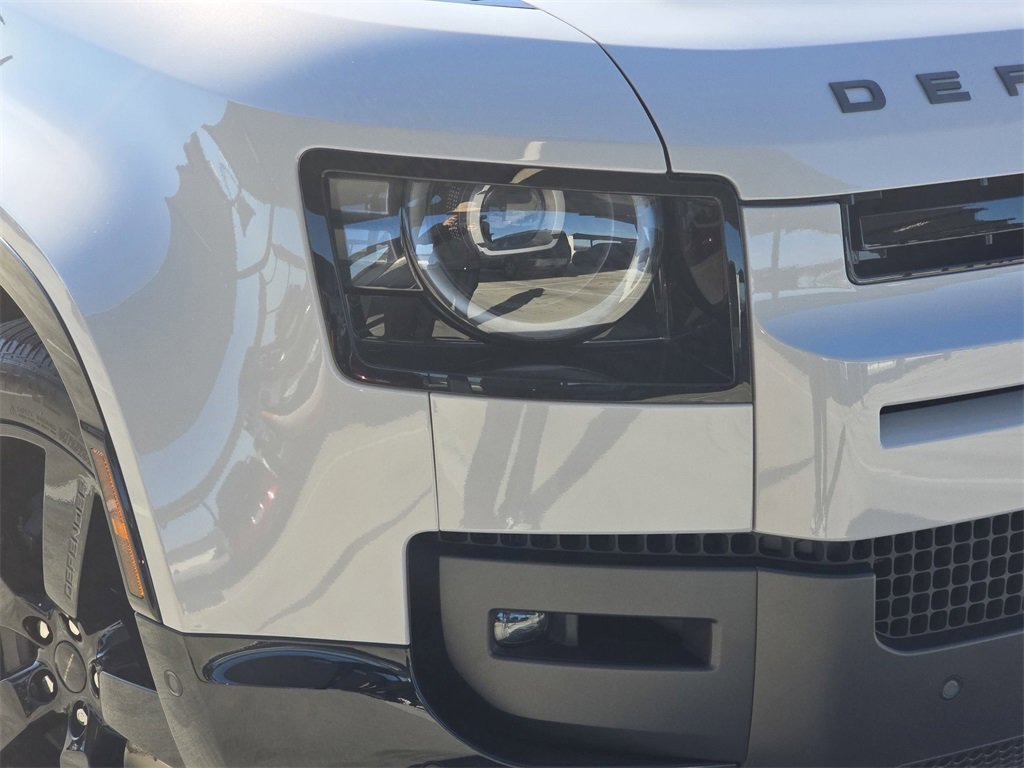 New 2026 Land Rover Defender 130 X-Dynamic SE image 33